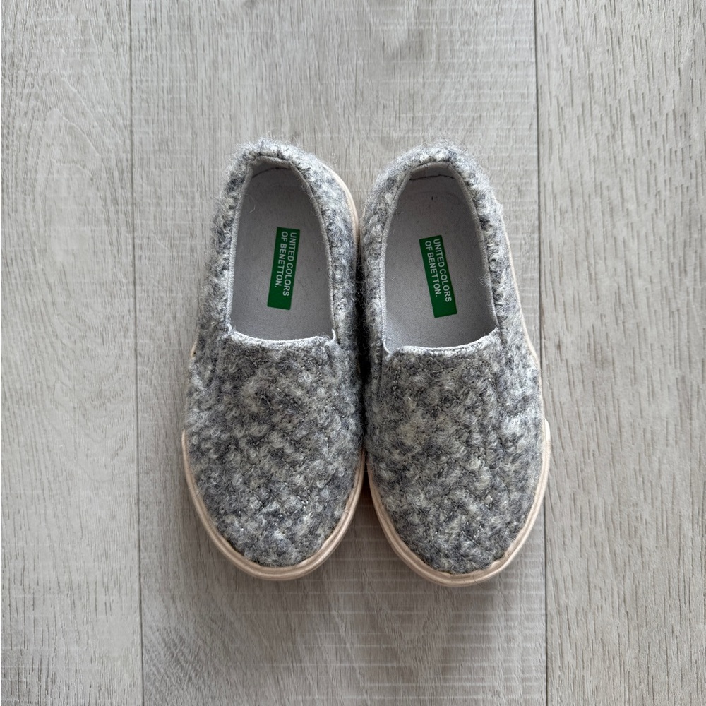 UC of Benetton girls slippers.